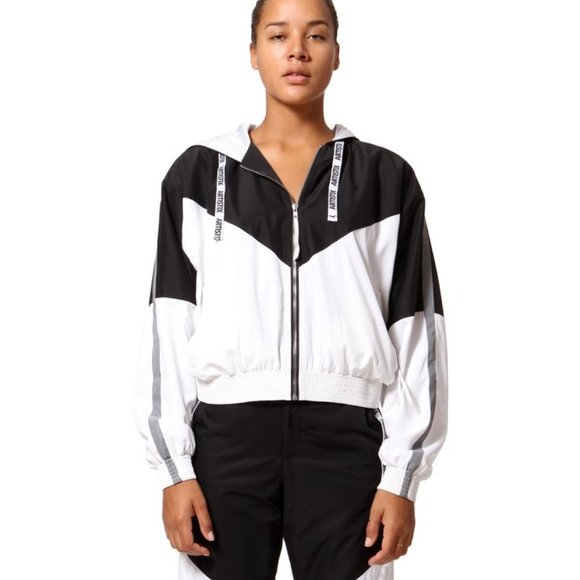 ARTISTIX Jackets & Blazers - ARTISTIX Woman's Cropped jacket black and …